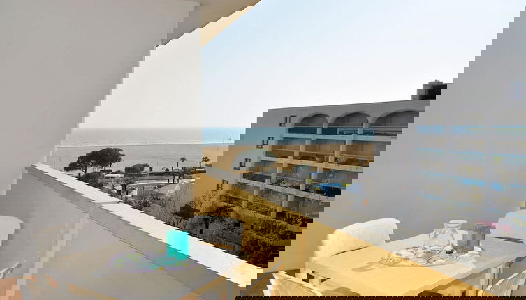 Foto 1 - Modern Studio Apartment With Seaview Balcony