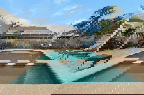 Foto 1 - Private Pool + Golf Cart & Dog Friendly, Minutes to Beach in Miramar Bch