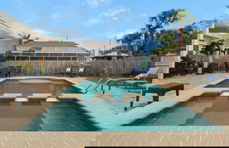 Foto 1 - Private Pool + Golf Cart & Dog Friendly, Minutes to Beach in Miramar Bch