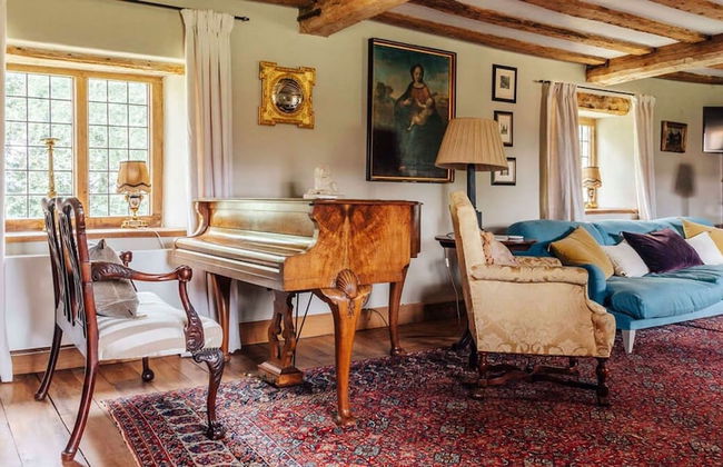 Lavish Tudor Estate Gardens - Sleeps 25 - Foto 15