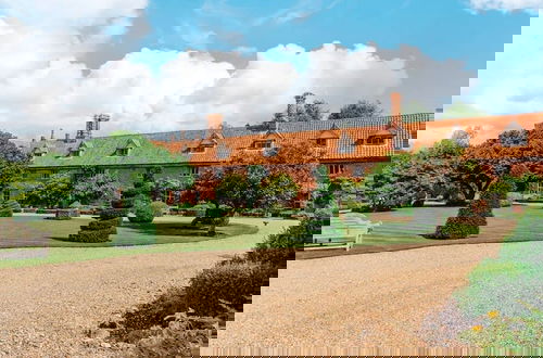 Foto 5 - Lavish Tudor Estate Gardens - Sleeps 25