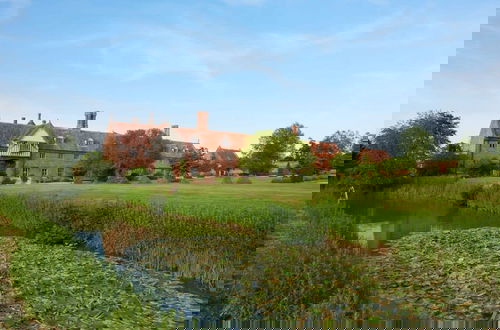 Foto 63 - Lavish Tudor Estate Gardens - Sleeps 25