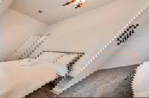 Foto 4 - Luxury Family Friendly Home 6 Queen Beds