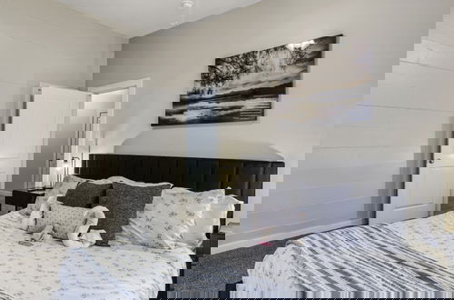 Foto 40 - Luxury Family Friendly Home 6 Queen Beds
