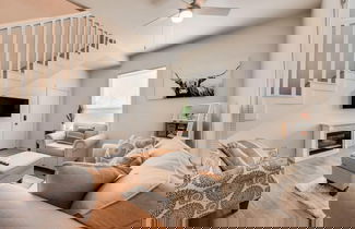 Foto 2 - Luxury Family Friendly Home 6 Queen Beds