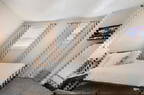 Foto 41 - Luxury Family Friendly Home 6 Queen Beds