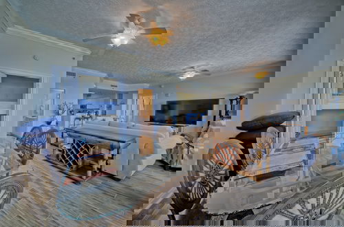 Foto 21 - Marvelous Condo with Beachside Pool and Free Poolside WiFi - Unit 0902 by RedAwning
