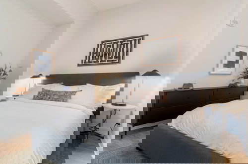 Photo 2 - The Conway by AvantStay Modern Comfort Near Downtown Nashville