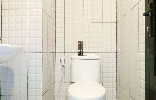 Homey And Comfortable Studio At De Prima Apartment - Foto 10