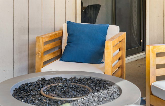 Delightful Home w Fireplace Patio Fire Pit - Foto 36