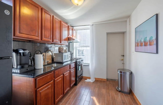 Stairway 3BR Apt w W D Ideal for Groups - Foto 8