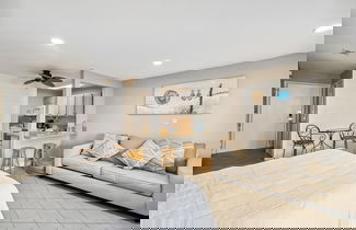 Foto 2 - Studio With A Queen Size Bed, Twin Bed And Sofa Sleeper - Sleeps 5 0 Bedroom Condo by RedAwning