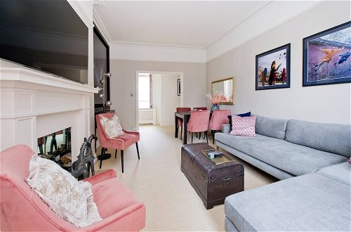 Photo 18 - Luxurious 2-bed Apartment