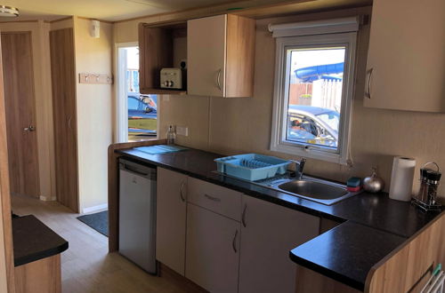 Foto 9 - 3 Bed 8 Berth Caravan in California Cliffs - D53