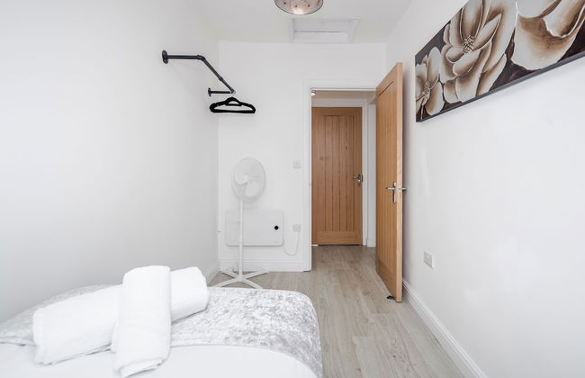 Comfortable 2BR Apartment in Bedford - Photo 10