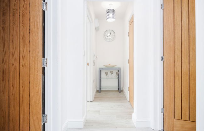 Comfortable 2BR Apartment in Bedford - Photo 11