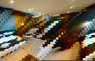 Photo 7 - Sky City Apartments