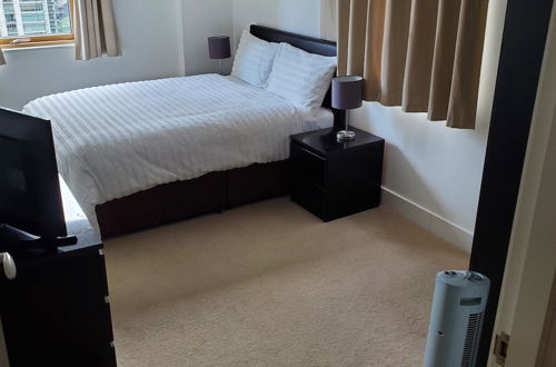 Photo 5 - Captivating 2-bed Apartment in Canary Wharf London
