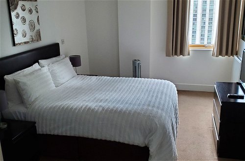 Foto 8 - Captivating 2-bed Apartment in Canary Wharf London