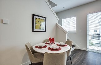 Photo 2 - Modern Dallas TownHome 2 BR fully furnis
