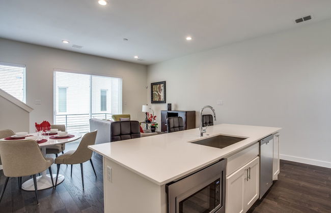 Upscale 2 bedroom Dallas TownHome - Foto 12