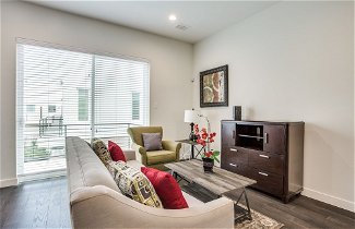 Photo 1 - Modern Dallas TownHome 2 BR fully furnis