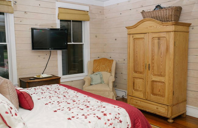 Ball House and Cottages - Photo 5