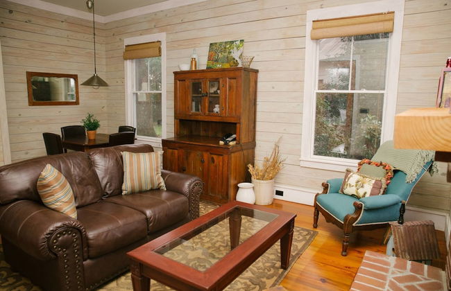 Ball House and Cottages - Photo 21