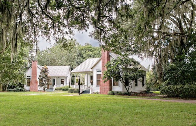 Ball House and Cottages - Photo 1