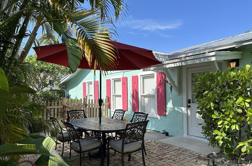 Photo 16 - Bahama Breeze Bungalow, Pool and Close to Shops & Restaurants, Downtown, Kravis Center