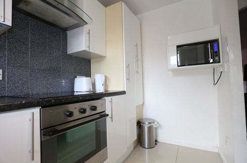 Photo 14 - Beautiful 3 Beds House - Thamesmead