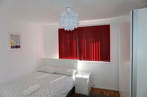 Photo 3 - Beautiful 3 Beds House - Thamesmead