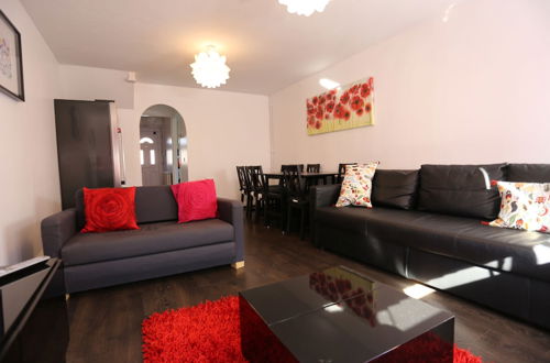 Photo 17 - Beautiful 3 Beds House - Thamesmead