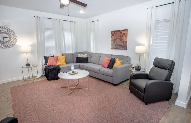 Huge Remodeled 5BR 4BA House Sleeps 20 Downtown - Foto 29