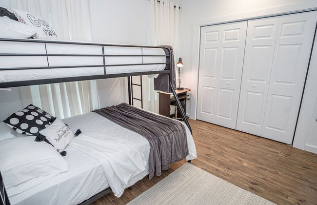 Huge Remodeled 5BR 4BA House Sleeps 20 Downtown - Foto 20