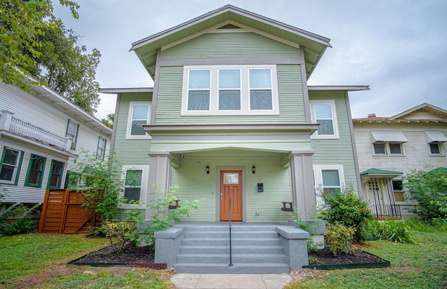 Huge Remodeled 5BR 4BA House Sleeps 20 Downtown - Foto 57