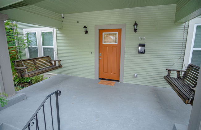 Huge Remodeled 5BR 4BA House Sleeps 20 Downtown - Foto 35