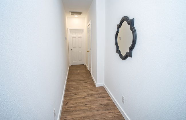 Huge Remodeled 5BR 4BA House Sleeps 20 Downtown - Foto 50