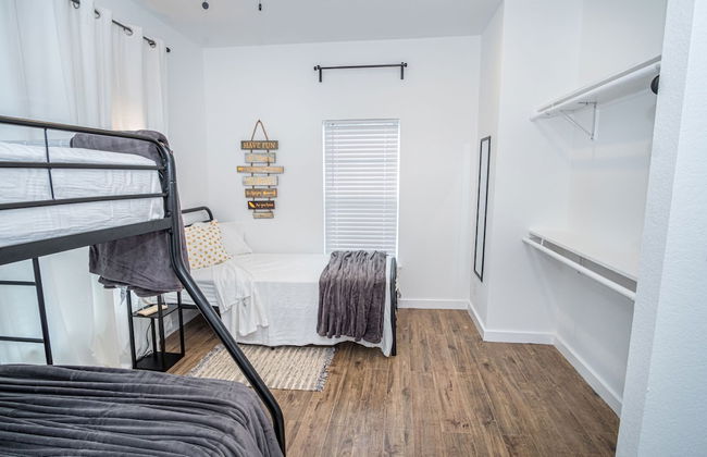 Huge Remodeled 5BR 4BA House Sleeps 20 Downtown - Foto 10