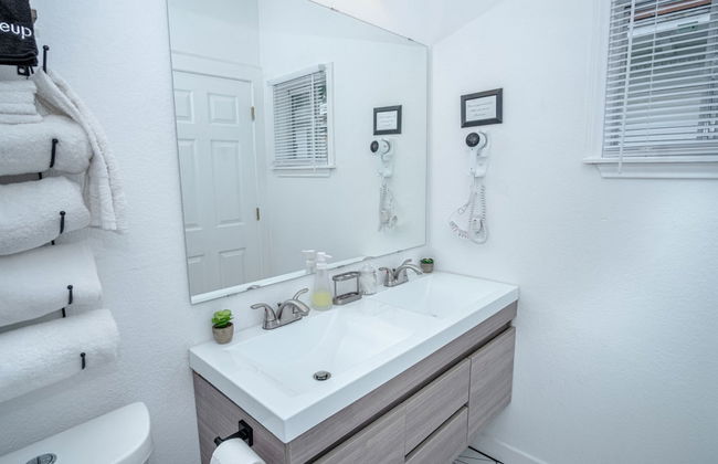 Huge Remodeled 5BR 4BA House Sleeps 20 Downtown - Foto 41