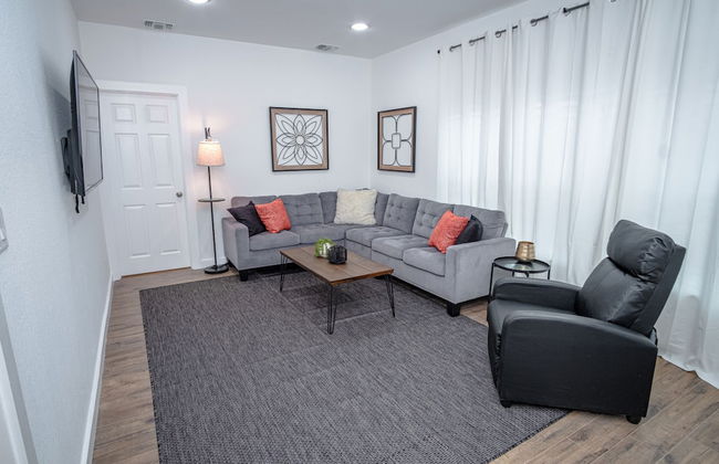 Huge Remodeled 5BR 4BA House Sleeps 20 Downtown - Foto 28