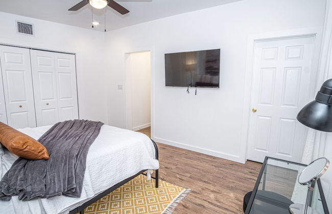 Huge Remodeled 5BR 4BA House Sleeps 20 Downtown - Foto 23