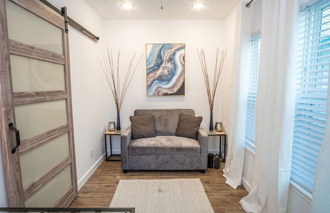Huge Remodeled 5BR 4BA House Sleeps 20 Downtown - Foto 17