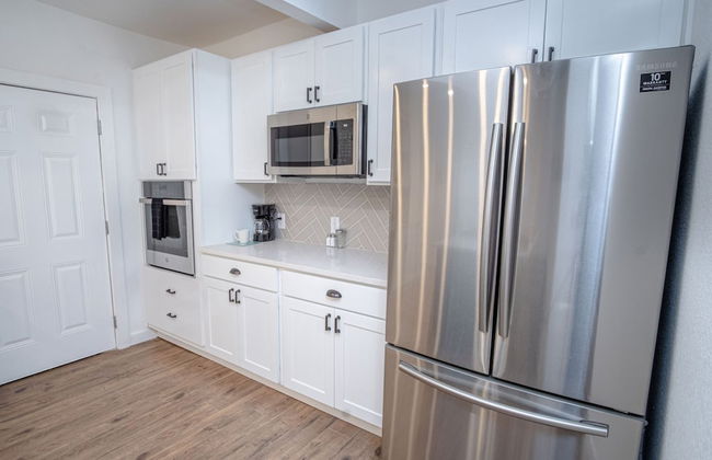 Huge Remodeled 5BR 4BA House Sleeps 20 Downtown - Foto 26