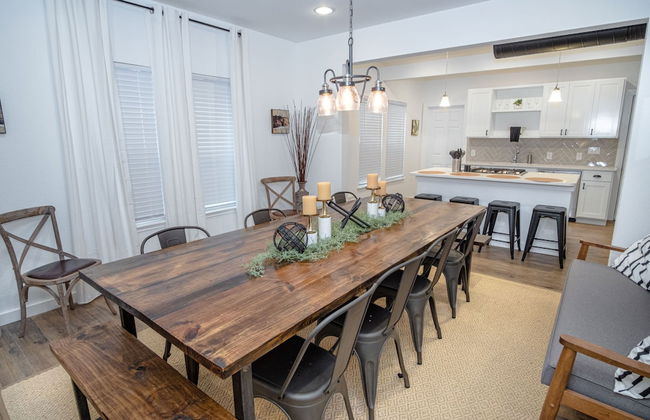 Huge Remodeled 5BR 4BA House Sleeps 20 Downtown - Foto 48