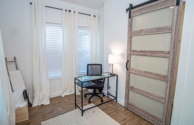 Huge Remodeled 5BR 4BA House Sleeps 20 Downtown - Foto 5
