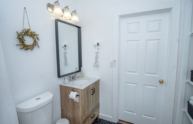 Huge Remodeled 5BR 4BA House Sleeps 20 Downtown - Foto 47