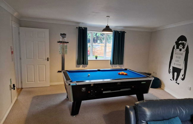 Dog Friendly - 4 Bed House - Sleeps 10 - Pool Table - Photo 17