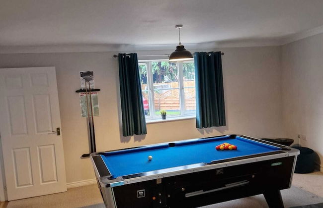 Dog Friendly - 4 Bed House - Sleeps 10 - Pool Table - Photo 5
