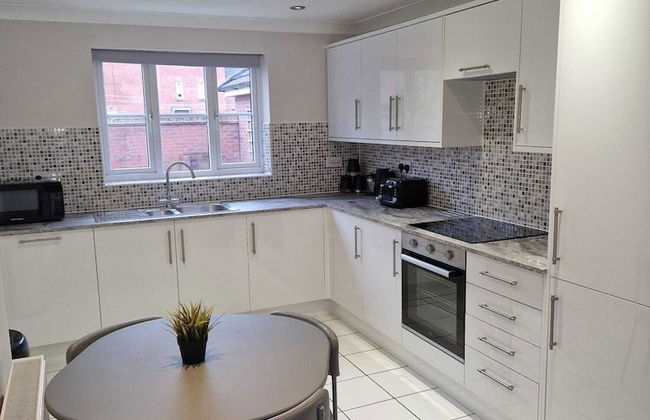 Dog Friendly - 4 Bed House - Sleeps 10 - Pool Table - Photo 11